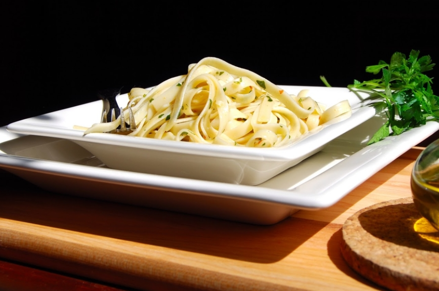 Fettuccine with Olive Oil and Garlic