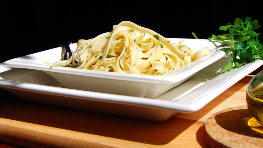 Fettuccine with Olive Oil and Garlic