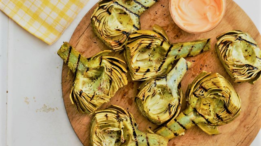 Grilled Artichokes with Honey-Chilli Dipping Sauce